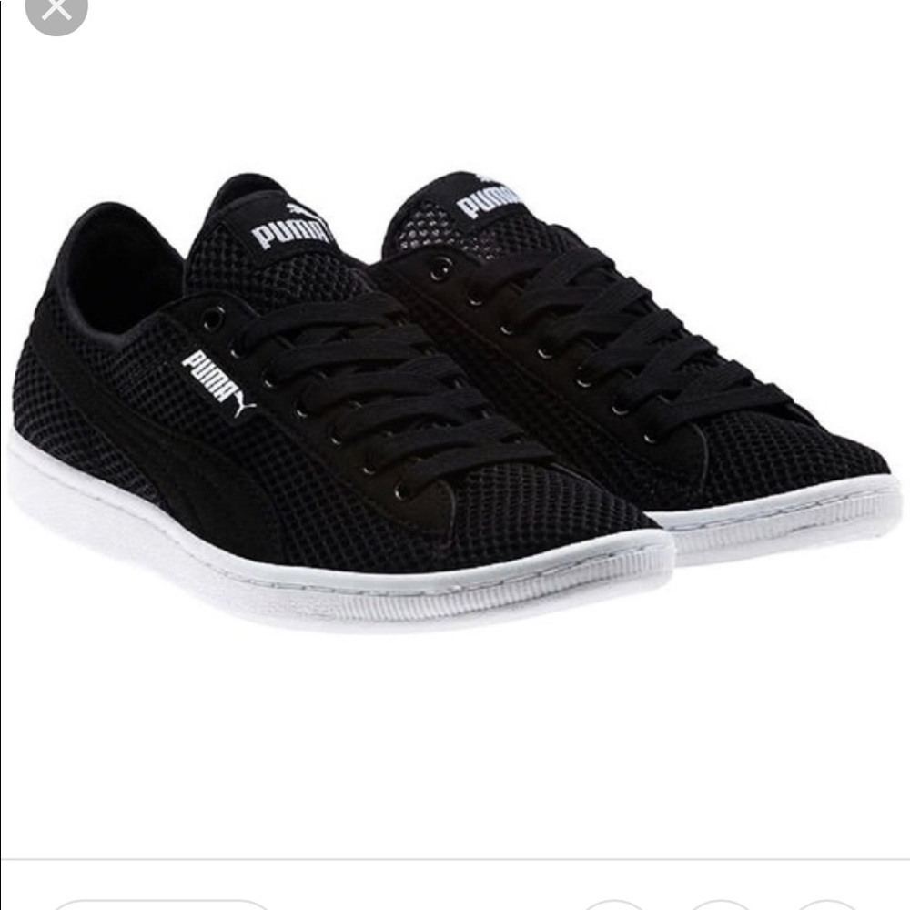 New without tags women’s black puma shoes